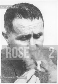 BERTHOLD BRECHT - 1953 - REPRODUCTED BY Graziano Arici/Rosebud2 -. IL PAGAMENTO DI DIRITTI  DI QUESTA IMMAGINE E RELATIVO SOLO AL LAVORO DI RIPRODUZIONE E ARCHIVIAZIONE DELLA STESSA. .TUTTI I DIRITTI DI RIPRODUZIONE SPETTANO ALLAKADEMIE DER KUNSTE DI BERLINO E ALLA FOTOGRAFA RUTH BERLAU ALLA QUALE LUTILIZZATORE DI QUESTA IMMAGINE DEVE OBBLIGATORIAMENTE RIVOLGERSI PER IL RELATIVO PAGAMENTO DEI DIRITTI. .LA PUBBLICAZIONE DI QUESTA IMMAGINE IMPLICA LEFFETTUAZIONE DI QUESTO OBBLIGO.