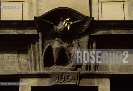 GERMANIA (SASSONIA) DRESDA : DECORAZIONE DI UN PORTONE  - © 1994 Graziano Arici/Rosebud2 / GEO /COLOMBA DELLA PACE