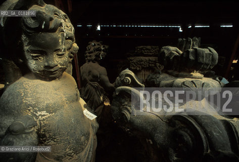 GERMANIA (SASSONIA) DRESDA : RESTAURO DELLO ZWINGER - STAUE NEI DEPOSITI  - © 1994 Graziano Arici/Rosebud2 / GEO / BAROCCO