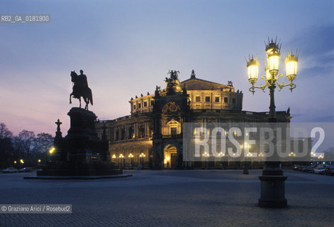 GERMANIA (SASSONIA) DRESDA :  LA THEATERPLATZ - © 1994 Graziano Arici/Rosebud2 / GEO / STATUA EQUESTRE DEL RE GIOVANNI