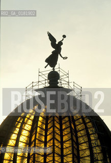 GERMANIA (SASSONIA) DRESDA : LA CUPOLA DELLISTITUTO PER LE ARTI DECORATIVE  - © 1994 Graziano Arici/Rosebud2 / GEO / ANGELO