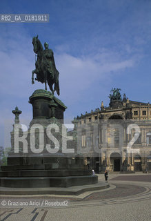GERMANIA (SASSONIA) DRESDA :  LA THEATERPLATZ  E LA SEMPEROPER - TEATRO DELLOPERA - © 1994 Graziano Arici/Rosebud2 / GEO / STATUA EQUESTRE DEL RE GIOVANNI