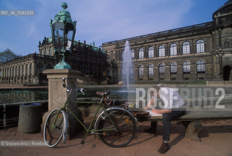 GERMANIA (SASSONIA) DRESDA : IL CORTILE DELLO ZWINGER  - © 1994 Graziano Arici/Rosebud2 / GEO / BAROCCO / FONTANA / BICICLETTA