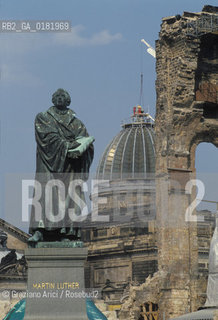 GERMANIA (SASSONIA) DRESDA : LA FRAUENKIRCHE E IL MONUMENTO A LUTERO   - © 1994 Graziano Arici/Rosebud2 / GEO /
