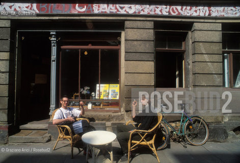 GERMANIA (SASSONIA) DRESDA : BAR NELLA NEUSTADT  - © 1994 Graziano Arici/Rosebud2 / GEO