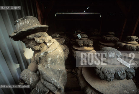 GERMANIA (SASSONIA) DRESDA : RESTAURO DELLO ZWINGER - STAUE NEI DEPOSITI  - © 1994 Graziano Arici/Rosebud2 / GEO / BAROCCO
