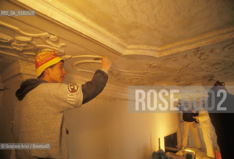 GERMANIA (TURINGIA) ERFURT :RESTAURO DEGLI STUCCHI DEL GOVERNATORATO  - © 1994 Graziano Arici/Rosebud2 / GEO