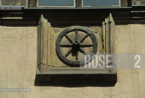 GERMANIA (TURINGIA) ERFURT : CASA CON LO STEMMA DI ERFURT  - © 1994 Graziano Arici/Rosebud2 / GEO / RUOTA