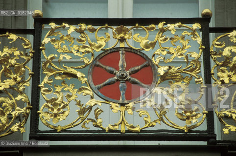 GERMANIA (TURINGIA) ERFURT : BALCONE CON LO STEMMA DI ERFURT  - © 1994 Graziano Arici/Rosebud2 / GEO