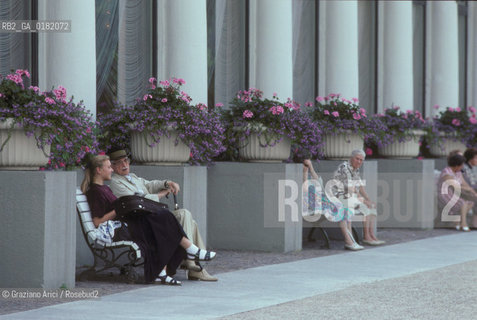 GERMANIA ( BADEN-WURTTEMBERG ) BADEN-BADEN : GIARDINI DAVANTI ALLA KURHAUS  - © 1996 Graziano Arici/Rosebud2 / GEO /  TERME