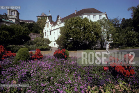 GERMANIA ( BADEN-WURTTEMBERG ) BADEN-BADEN : LA CHIESA DEL SANTO SEPOLCRO E IL NEUES SCHLOSS   - © 1996 Graziano Arici/Rosebud2 / GEO /  TERME
