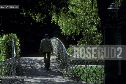 GERMANIA ( BADEN-WURTTEMBERG ) BADEN-BADEN : PASSEGGIATA LUNGO IL TORRENTE DOSBACH  - © 1996 Graziano Arici/Rosebud2 / GEO /  TERME / PONTE