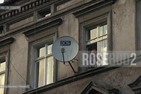 POLONIA , ZGORZELEC  :CASA CON PARABOLA SATELLITARE    © 1994 Graziano Arici/Rosebud2  / GEO