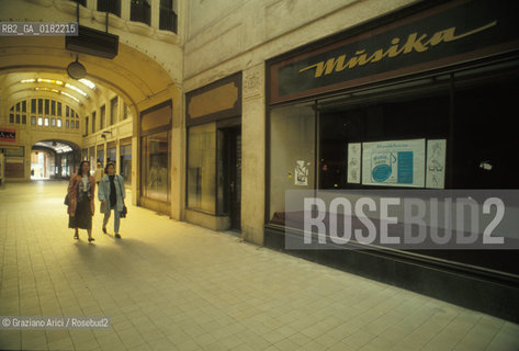 GERMANIA ( SASSONIA ) GOERLITZ : LA STRASSBURGERGALERIE - POCHI ANNI FA CENTRO DI ACQUISTI    © 1994 Graziano Arici/Rosebud2 / GEO