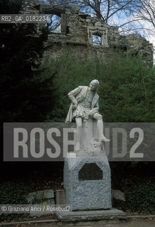 GERMANIA (TURINGIA) WEIMAR  : MONUMENTO A W.SHAKESPEARE  - © 1994 Graziano Arici/Rosebud2 / GEO / LETTERATURA