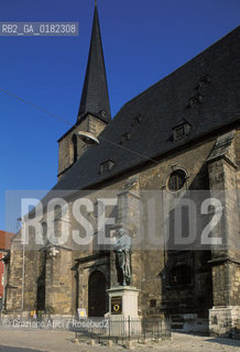 GERMANIA (TURINGIA) WEIMAR  : IL DUOMO CON LA STATUA DI HERDER   © 1994 Graziano Arici/Rosebud2 / GEO / LETTERATURA