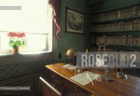 GERMANIA (TURINGIA) WEIMAR  : CASA DI FRIEDRICH VON SCHILLER - IL SUO SCRITTOIO - © 1994 Graziano Arici/Rosebud2 / GEO / LETTERATURA