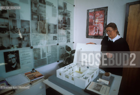 GERMANIA (TURINGIA) WEIMAR  : LA CASA  HAUS AM HORN  DI GEORG MUCHE  - © 1994 Graziano Arici/Rosebud2 / GEO / BAUHAUS / ARCHITETTURA MODERNA / CONTEMPORANEA