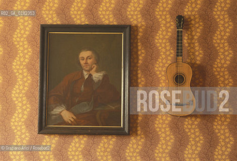 GERMANIA (TURINGIA) WEIMAR  : CASA DI FRIEDRICH VON SCHILLER -  IL RITRATTO E UNA CHITARRA  - © 1994 Graziano Arici/Rosebud2 / GEO / LETTERATURA