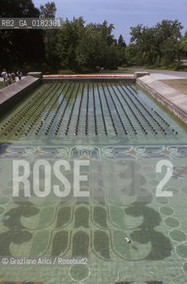 GERMANIA ( ASSIA ) DARMSTADT : FONTANA E PISCINA SULLA MATHILDEHOLE  DI JOSEPH OLBRICH  - © 1996 Graziano Arici/Rosebud2 / GEO /  ARCHITETTURA MODERNA