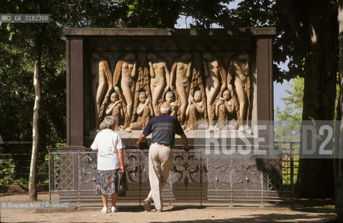GERMANIA ( ASSIA ) DARMSTADT : RILIEVO SULLA MATHILDEHOLE .  - © 1996 Graziano Arici/Rosebud2 / GEO /  ARCHITETTURA MODERNA