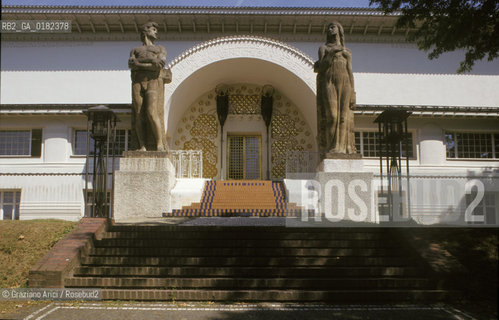 GERMANIA ( ASSIA ) DARMSTADT : LA ERNST-LUDWIG-HAUS DI JOSEPH OLBRICH  - © 1996 Graziano Arici/Rosebud2 / GEO /  ARCHITETTURA MODERNA / SECESSIONE