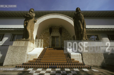 GERMANIA ( ASSIA ) DARMSTADT : LA ERNST-LUDWIG-HAUS DI JOSEPH OLBRICH  - © 1996 Graziano Arici/Rosebud2 / GEO /  ARCHITETTURA MODERNA / SECESSIONE