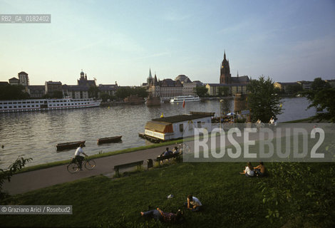 GERMANIA ( ASSIA ) FRANCOFORTE SUL MENO ( FRANKFURT ) : IL FIUME MENO   - © 1996 Graziano Arici/Rosebud2 / GEO / BICICLETTA