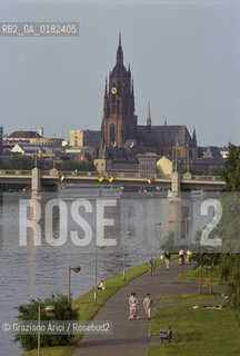 GERMANIA ( ASSIA ) FRANCOFORTE SUL MENO ( FRANKFURT ) : IL FIUME MENO   - © 1996 Graziano Arici/Rosebud2 / GEO