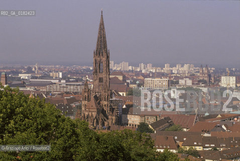 GERMANIA ( BADEN-WURTTEMBERB ) FRIBURGO ( FREIBURG IM BREISGAU ) :PANORAMA CON LA CATTEDRALE    - © 1996 Graziano Arici/Rosebud2 / GEO / GOTICO