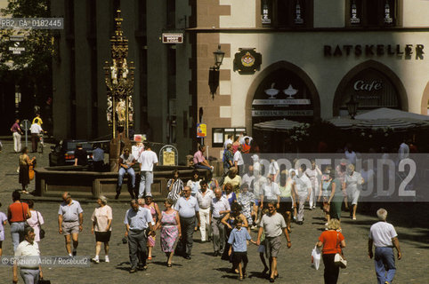 GERMANIA ( BADEN-WURTTEMBERB ) FRIBURGO ( FREIBURG IM BREISGAU ) : UNA VIA DEL CENTRO    - © 1996 Graziano Arici/Rosebud2 / GEO