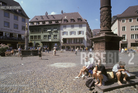 GERMANIA ( BADEN-WURTTEMBERB ) FRIBURGO ( FREIBURG IM BREISGAU ) : UNA VIA DEL CENTRO    - © 1996 Graziano Arici/Rosebud2 / GEO