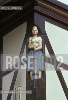 GERMANIA ( ASSIA ) HANNMUNDEN :  DECORAZIONE DI CASA    - © 1996 Graziano Arici/Rosebud2 / GEO