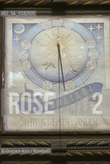 GERMANIA ( ASSIA ) HANNMUNDEN :  DECORAZIONE DI CASA    - © 1996 Graziano Arici/Rosebud2 / GEO / MERIDIANA