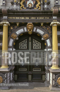 GERMANIA ( ASSIA ) HANNMUNDEN :  DECORAZIONE DI CASA    - © 1996 Graziano Arici/Rosebud2 / GEO / PORTA