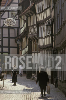 GERMANIA ( ASSIA ) HANNMUNDEN :  UNA VIA DEL CENTRO    - © 1996 Graziano Arici/Rosebud2 / GEO