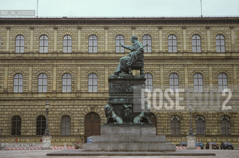 GERMANIA ( BAVIERA ) MONACO :  ODEONSPLATZ    - © 1996 Graziano Arici/Rosebud2 / GEO