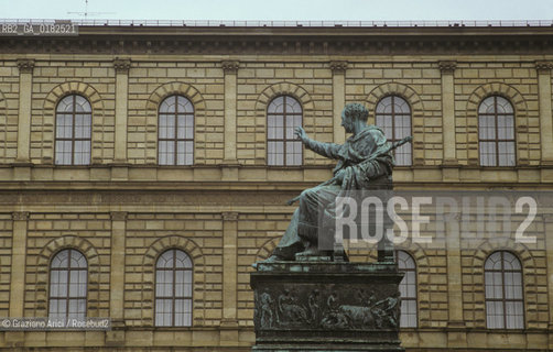 GERMANIA ( BAVIERA ) MONACO :  ODEONSPLATZ    - © 1996 Graziano Arici/Rosebud2 / GEO