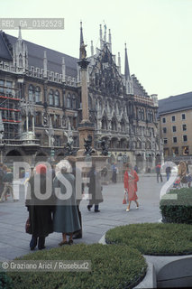 GERMANIA ( BAVIERA ) MONACO :  MARIENPLATZ    - © 1996 Graziano Arici/Rosebud2 / GEO