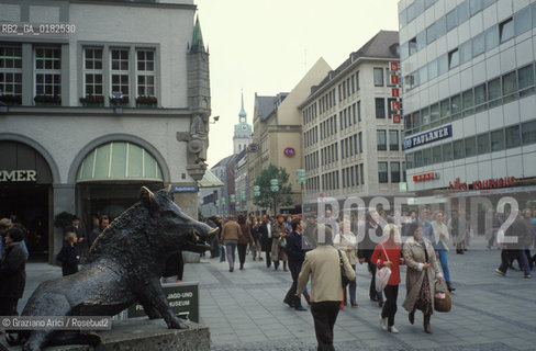 GERMANIA ( BAVIERA ) MONACO :  IL TAL    - © 1996 Graziano Arici/Rosebud2 / GEO