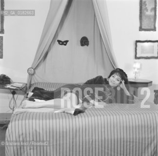 THE PAINTER BONA DE PISIS AT HOME- VENICE - 196? - © ARCHIVIO Graziano Arici/Rosebud2  / ARTE / PITTORE