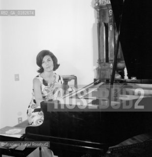 THE OPERA SINGER ROSANNA CARTERI AT HER HOME - PADUA - 1964 © ARCHIVIO Graziano Arici/Rosebud2  / MUSICA LIRICA / CANTANTE LIRICO