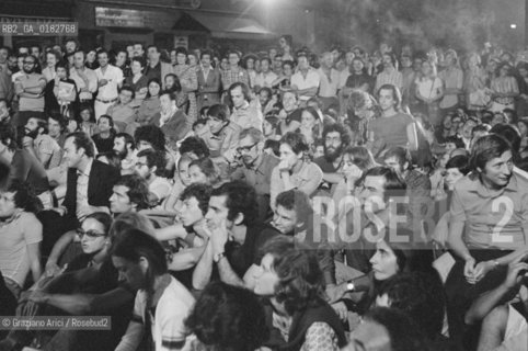 THE GIORNATE DEL CINEMA ITALIANO AGAINST THE VENICE FILM FESTIVAL : THE AUDIENCE  - 1973 - © ARCHIVIO Graziano Arici/Rosebud2  / CINEMA / CONTROFESTIVAL / CONTESTAZIONE / PUBBLICO