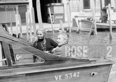 THE CONDUCTOR HERBERT VON KARAJAN WITH HIS WIFE ELIETTE - VENICE  - 1970 © ARCHIVIO Graziano Arici/Rosebud2  / MUSICA / DIRETTORE DORCHESTRA / MOTOSCAFO