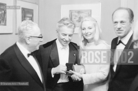THE CONDUCTOR HERBERT VON KARAJAN WITH HIS WIFE ELIETTE AND THE MAYOR OF VENICE GIUSEPPE FAVARETTO FISCA - VENICE  - 1970 © ARCHIVIO Graziano Arici/Rosebud2  / MUSICA / DIRETTORE DORCHESTRA / SINDACO / POLITICA