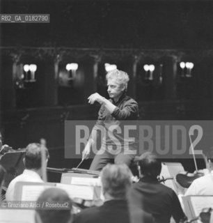 THE CONDUCTOR HERBERT VON KARAJAN AT THE LA FENICE THEATRE - VENICE  - 1970 © ARCHIVIO Graziano Arici/Rosebud2  / MUSICA / DIRETTORE DORCHESTRA / TEATRO LA FENICE