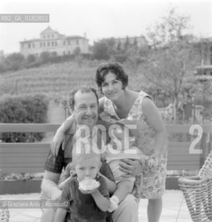 THE OPERA SINGER GASTONE LIMARILLIE WITH HIS FAMILY - MONTEBELLUNA - 1965 © ARCHIVIO Graziano Arici/Rosebud2  / MUSICA/ CANTANTE LIRICO