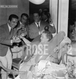 THE JOURNALIST ELSA MAXWELL AT HER PARTY IN VENICE LIDO - 1958 - © ARCHIVIO Graziano Arici/Rosebud2  / VARIE / GIORNALISTA / LETTERATURA / FESTA / MOSTRA DEL CINEMA