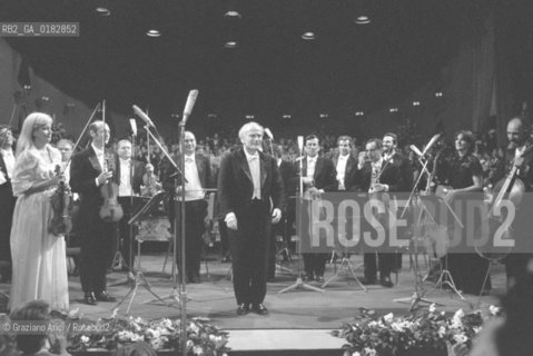 THE CONDUCTOR YEHUDI MENUHIN AT THE LA FENICE THEATRE FOR THE  UNA VITA NELLA MUSICA AWARD - VENICE- 1983 © ARCHIVIO Graziano Arici/Rosebud2  / MUSICA / DIRETTORE DORCHESTRA / TEATRO LA FENICE