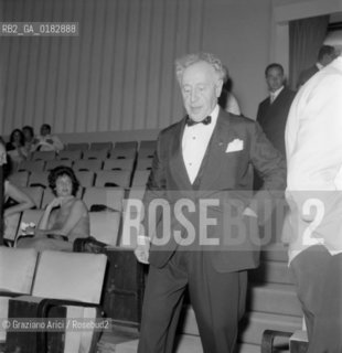 THE PIANIST ARTHUR RUBINSTEIN  AT THE INTERNATIONAL FILM FESTIVAL IN VENICE LIDO   -  1957  © ARCHIVIO Graziano Arici/Rosebud2  / MUSICA / PIANISTA /  MOSTRA DEL CINEMA